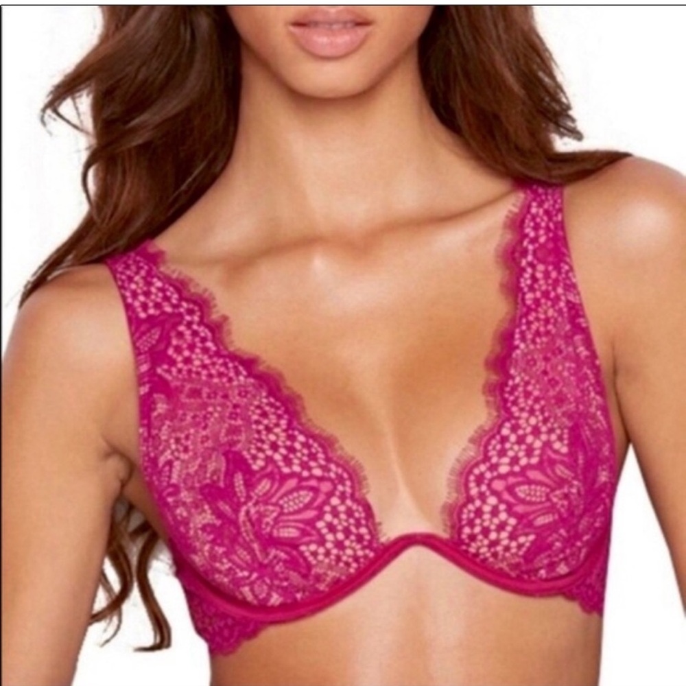 1378- NWOT VS very sexy unlined plunge bra- 32DD- deep raspberry purple color